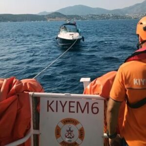 bodrumda suruklenen tekne kurtarildi CPuqSGPv