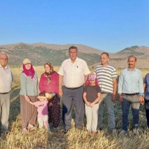 ciftciler dert yandi ayagima sifir ayakkabi almadim oglanin gonderdigini giyiyorum Jf37WZs4