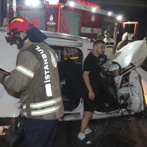 istanbulda feci kaza 3 kisi yaralandi g5Cpz2RR