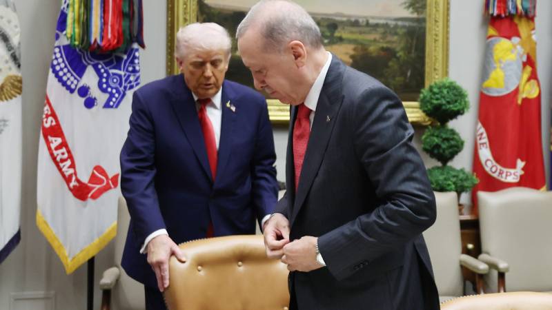 aa trumpin erdoganin sandalyesini cektigi fotografi servis etti vZXcdZrT