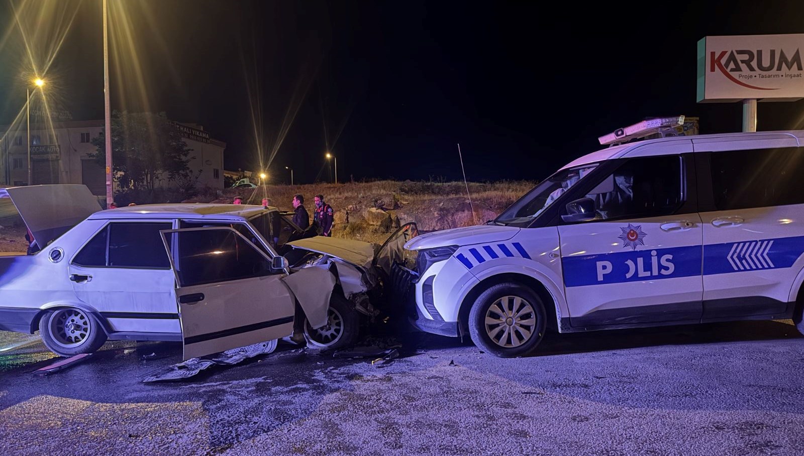 dur ihtarina uymayan surucu iki polisi yaraladi S7O6gCq2