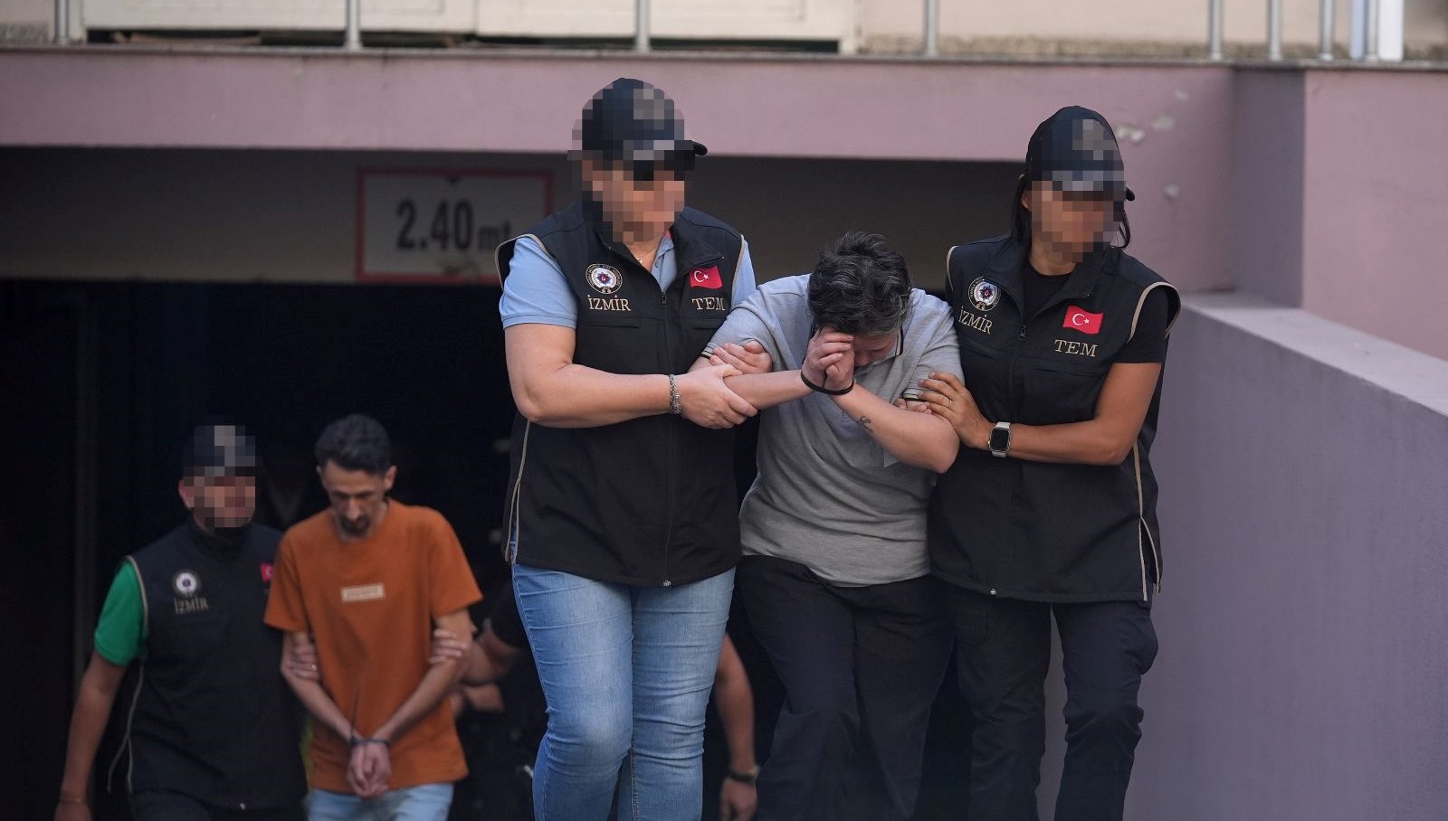 izmir karakol saldirisi saldirgan ve diger supheliler adliyeye sevk edildi M6yjWef7