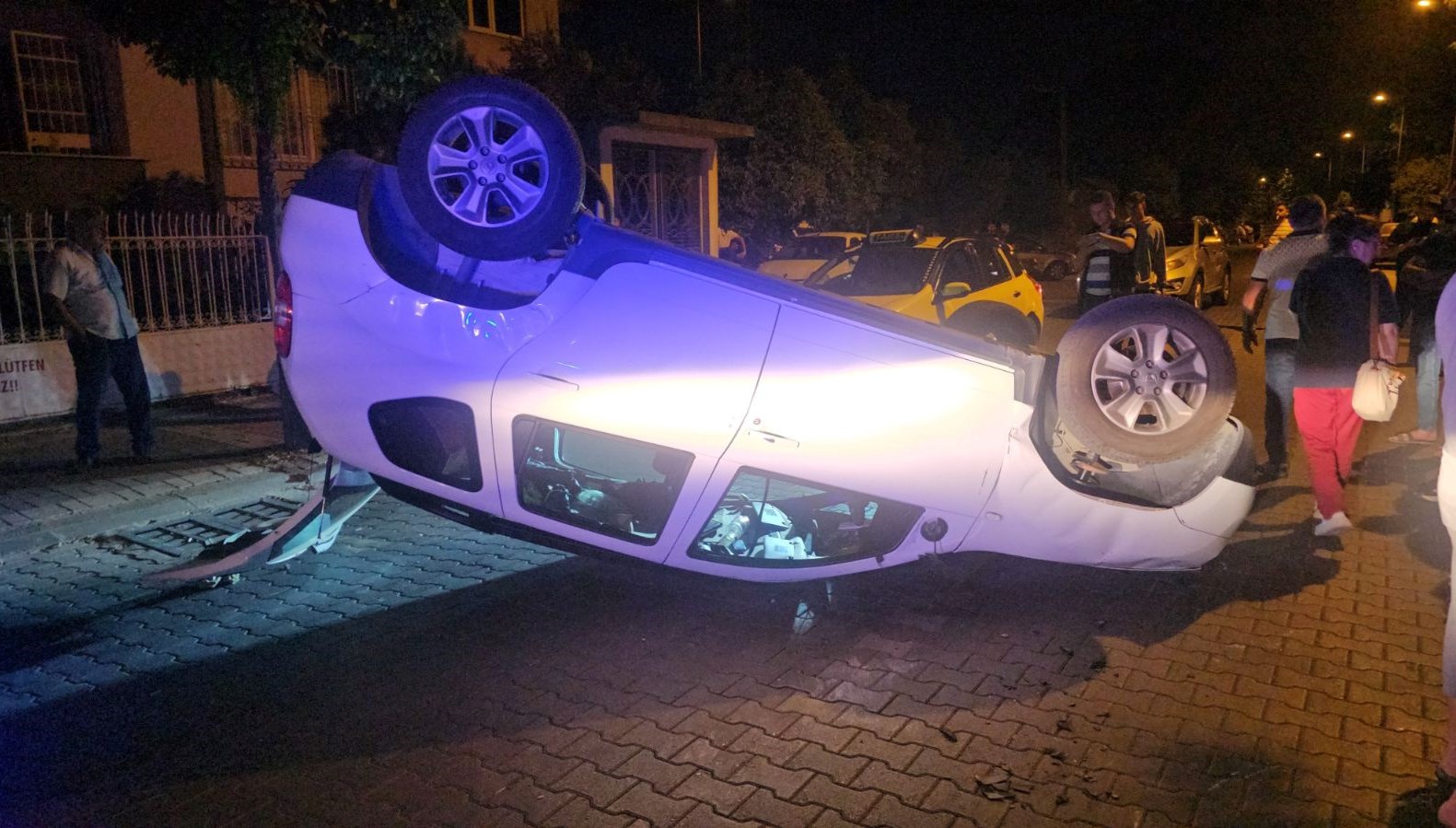 nazillide otomobil takla atti 1 kisi yaralandi S6UvuInM