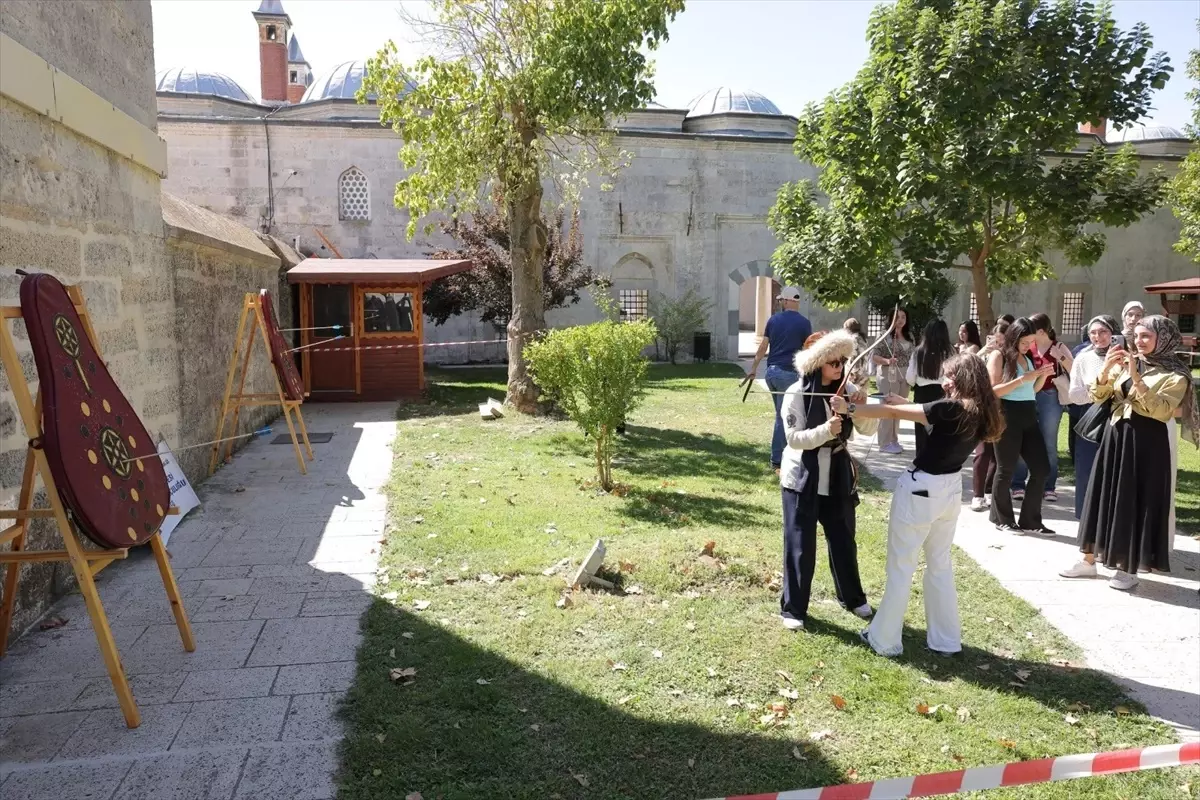 ogrenciler kirkpinar yagli gureslerini tanidi DGOn5aJL