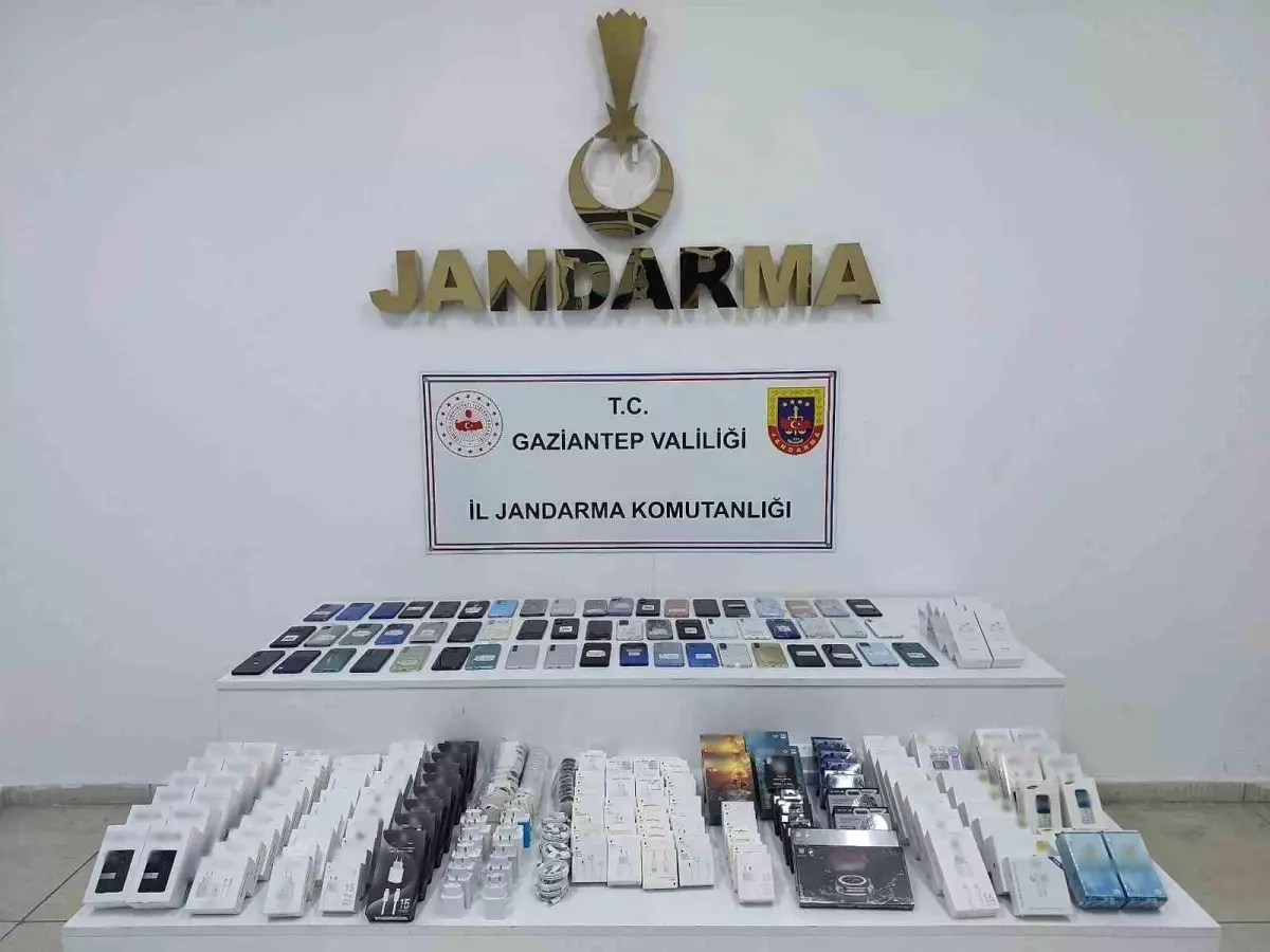 gaziantepte kacak elektronik urun operasyonu 1975000 tl degerinde urun ele gecirildi fy3zPQiS.jpg