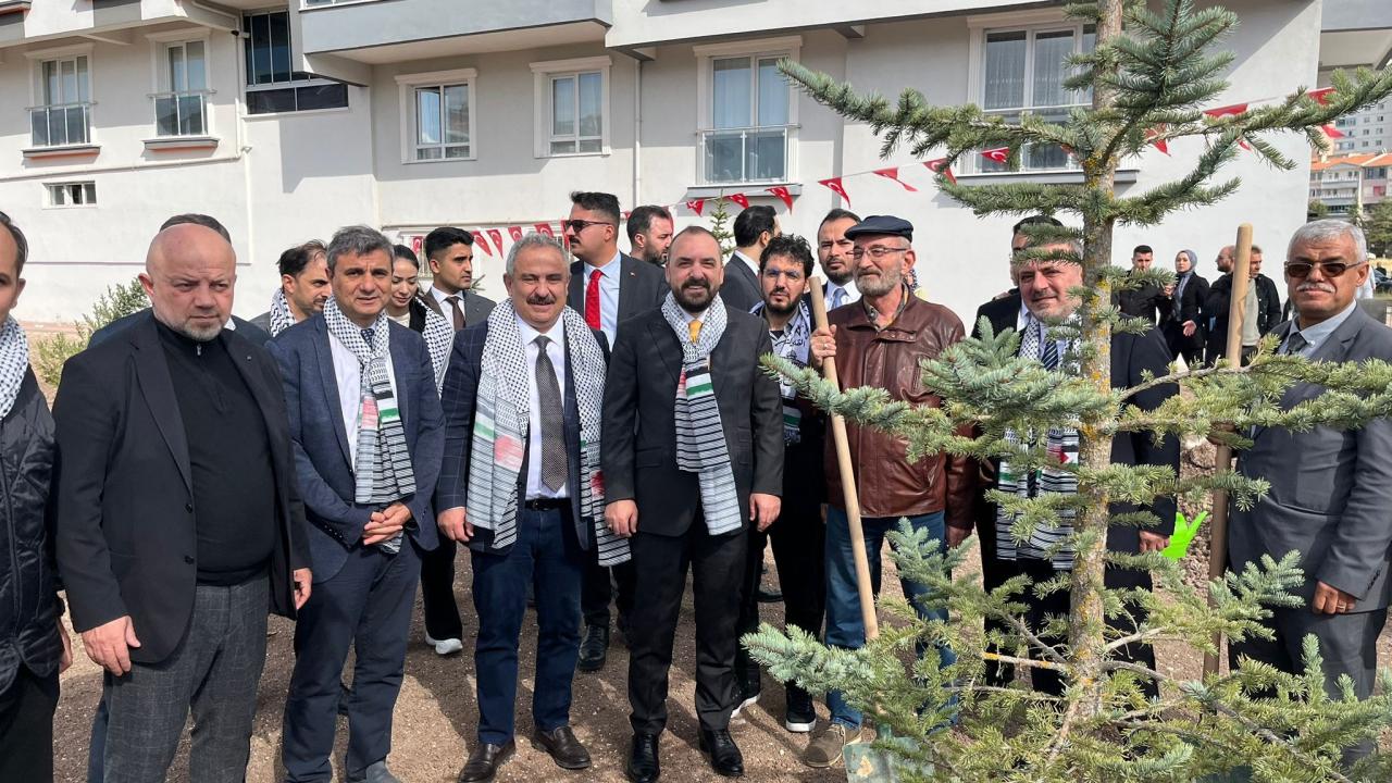 israilin saldirilarinda sehit olan filistinli 273 gazeteci anisina fidan dikildi QQlRt98c.jpg