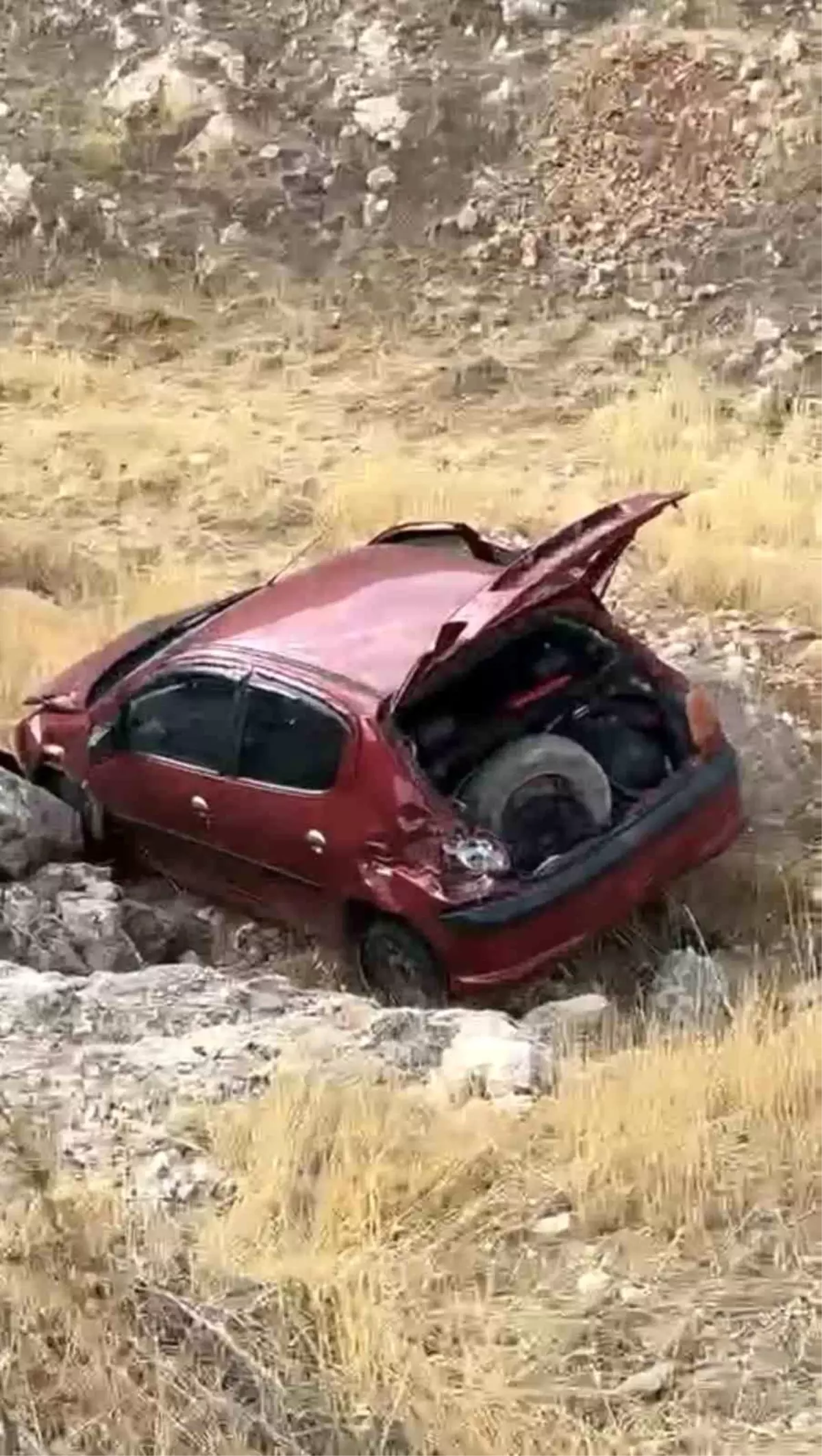 mardinde sarampole devrilen otomobilin surucusu yaralandi JMyabCgI.jpg