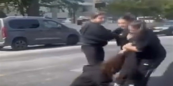 okul cikisi akran zorbaligi saclarindan tutup surukledi OjTgpijh.jpg