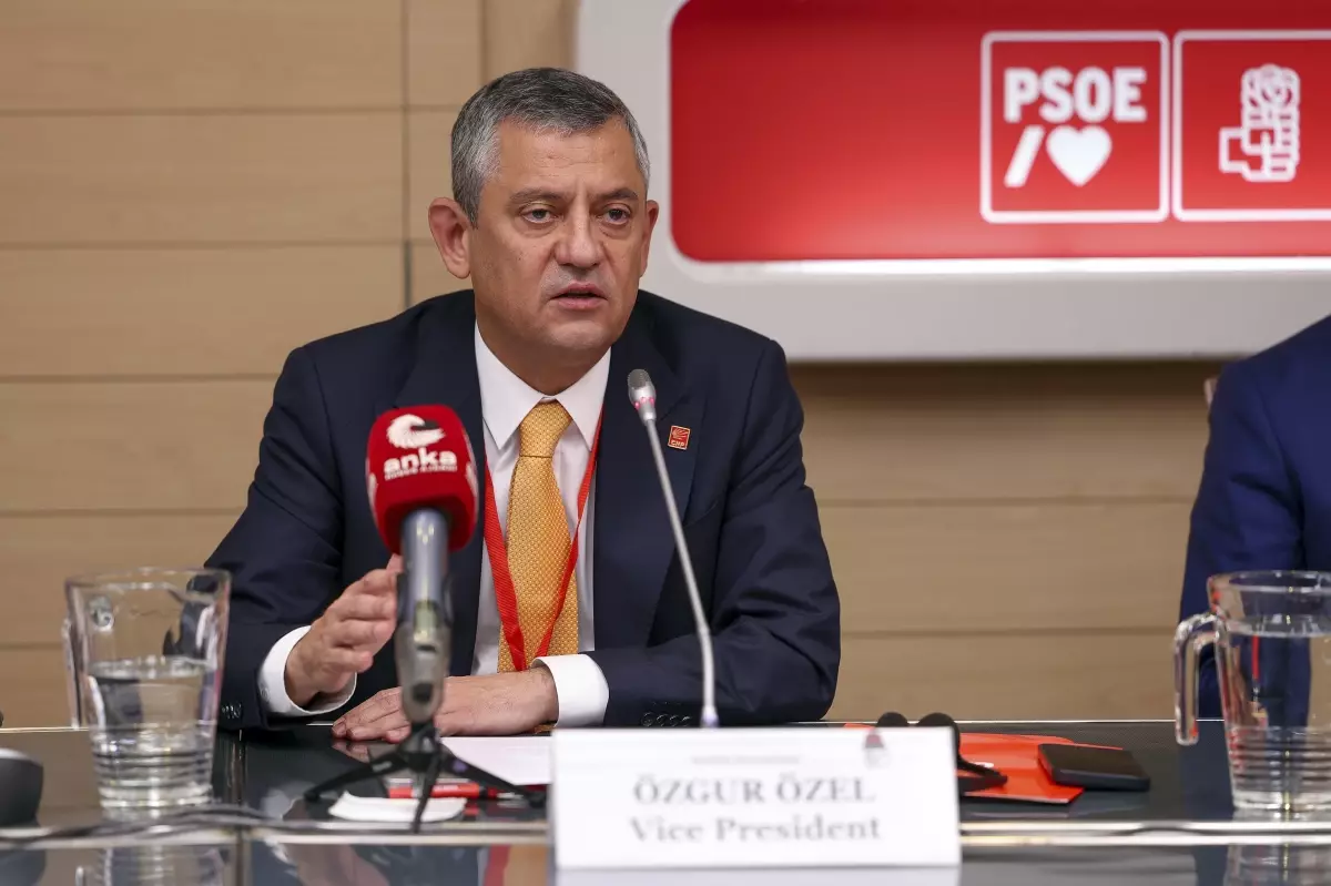 ozel mucadelemiz daha adil daha ozgur ve daha bariscil bir dunya icin buyuyerek devam edecek 1GyN288N