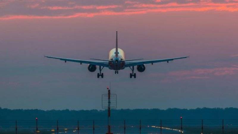 abdde bir yolcu ucagina bomba ihbari yapildi ucuslar durduruldu AYIREm48.jpg