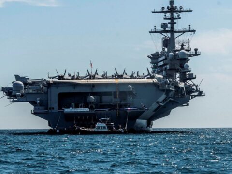 İran, USS Abraham Lincoln Uçak Gemisine Füze Saldırısı Gerçekleştirdi