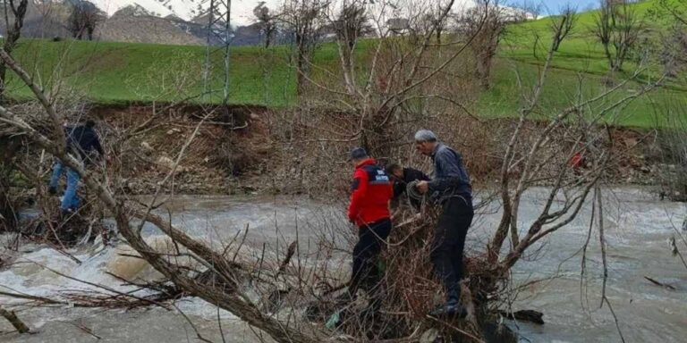 hakkaride-dereye-dusen-osman-icin-arama-calismalari-ikinci-gununde-wZWBzgfM