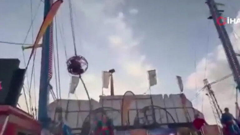 ispanyada-lunapark-faciasi-dev-sapanin-halati-koptu-4-yarali-PTtn4fwr