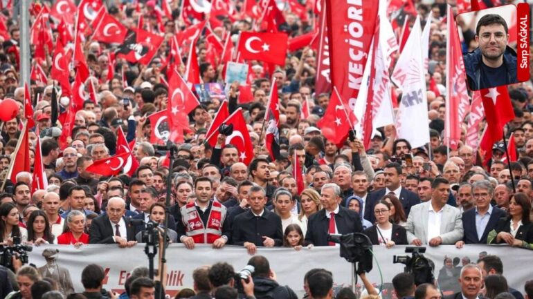 CHP Lideri Özgür Özel, 19 Mayıs’ta Gençlerle Anıtkabir’e Yürüdü: “Geleceği Gençlere Emanet Edeceğiz”