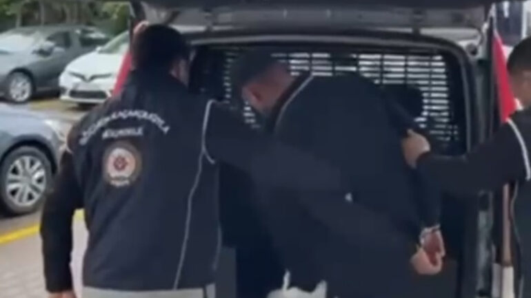 Hendek’te Durdurulan Minibüste 15 Kaçak Göçmen Yakalandı