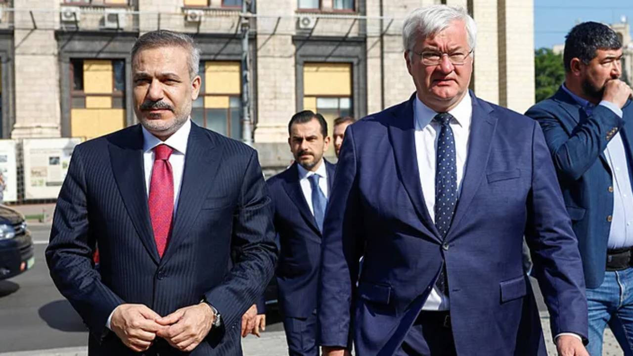 Hakan Fidan’dan Ukraynalı bakanın yanında Karadeniz uyarısı! Türk sahipli gemi vurulmuştu Img